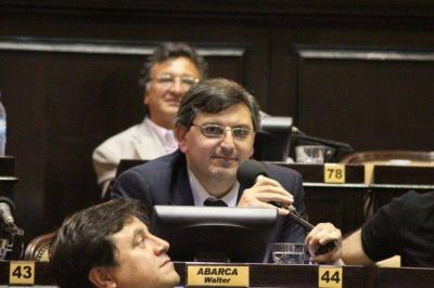 Abarca solicita a Scioli la repavimentaci�n de los accesos de Caz�n y Del Carril