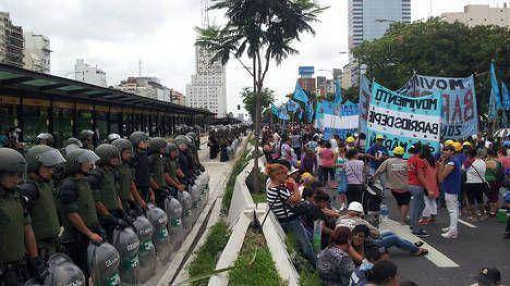 Gran despliegue de Gendarmer�a por una marcha opositora