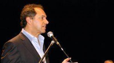 Scioli aclar� que "es obvio que no se viene una ola de estatizaciones"
