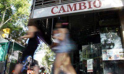El d�lar blue lleg� a los $13 en Mendoza, el precio m�s alto desde los anuncios