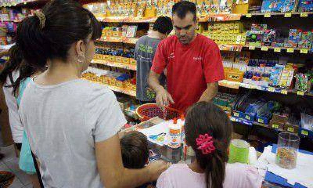 Los �tiles escolares ya cuestan 30 por ciento m�s caros y especulan con otro aumento para febrero