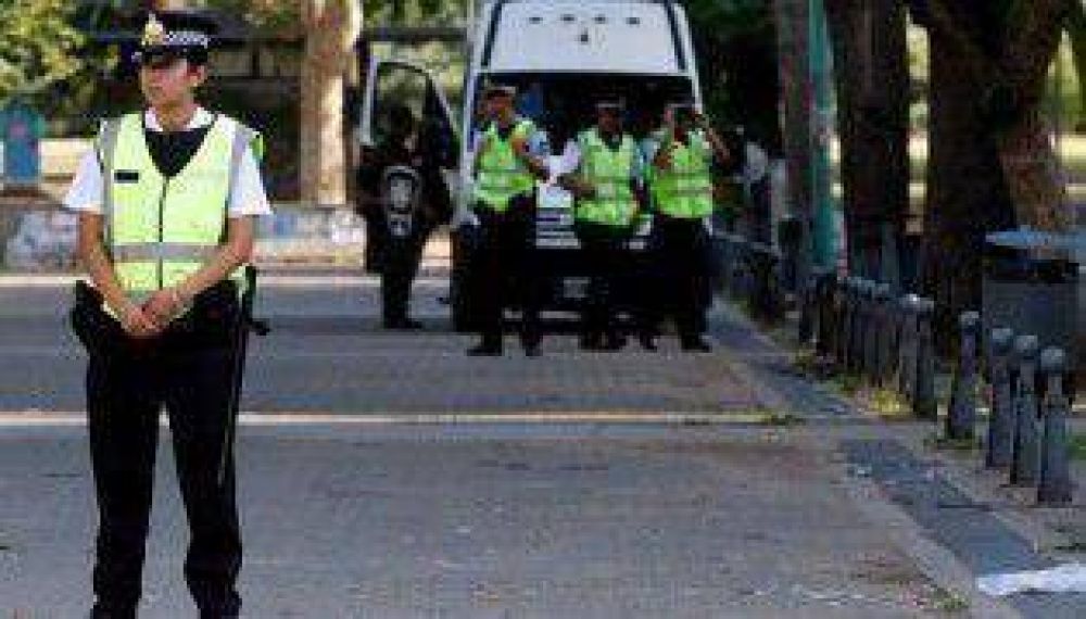 Vecinos del Barrio Mitre se enfrentaron con la Metropolitana