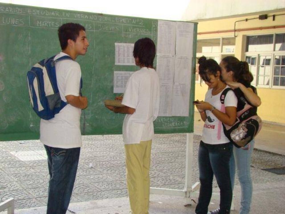 Zorrilla dijo que unos diez mil estudiantes son los que asisten a "Estudiar en Verano"