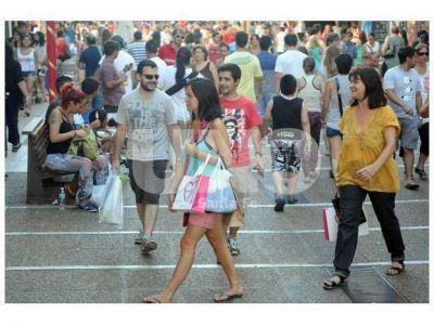 Ante la suba de los precios piden a la gente que camine