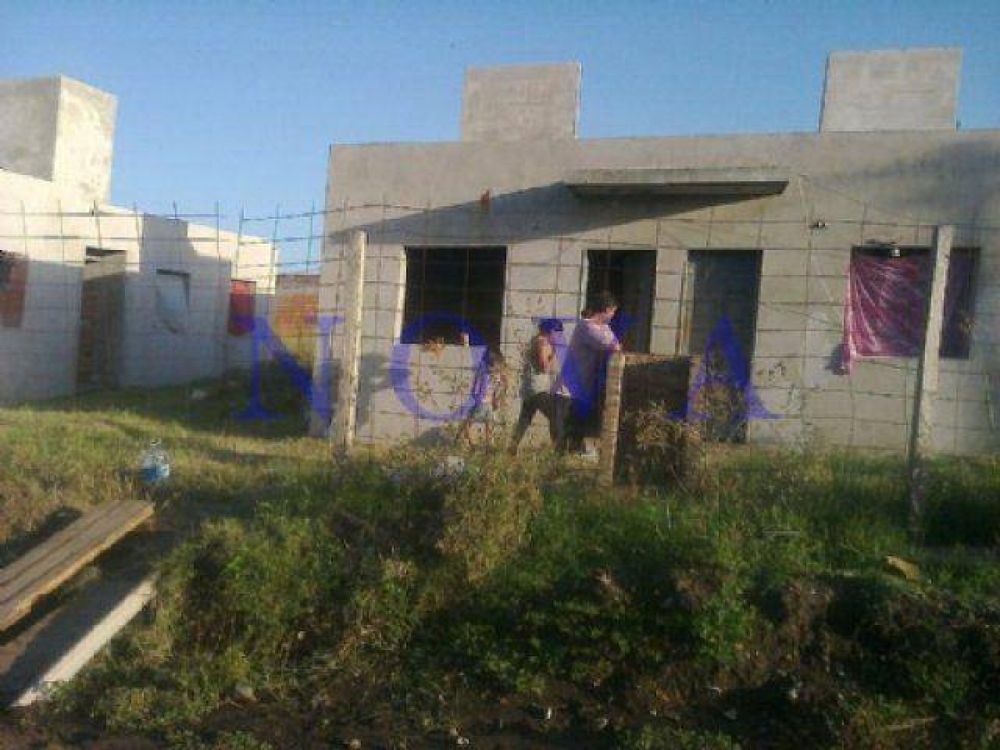 Ocuparon casas de un plan de viviendas en Florencio Varela 