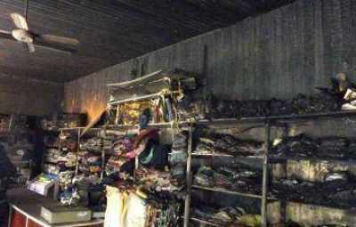 Robaron e incendiaron local comercial del intendente de Hermoso Campo
