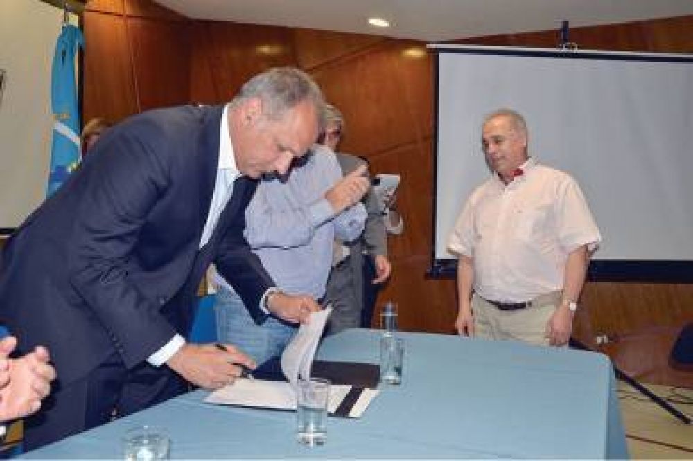 Buzzi firm� el contrato de obra para la construcci�n del Centro de Formaci�n Profesional 652
