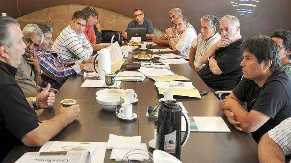 En marzo oficializan el partido de Hugo Moyano en Chubut