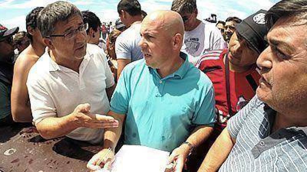 Los trabajadores de Alpesca levantaron los cortes de ruta