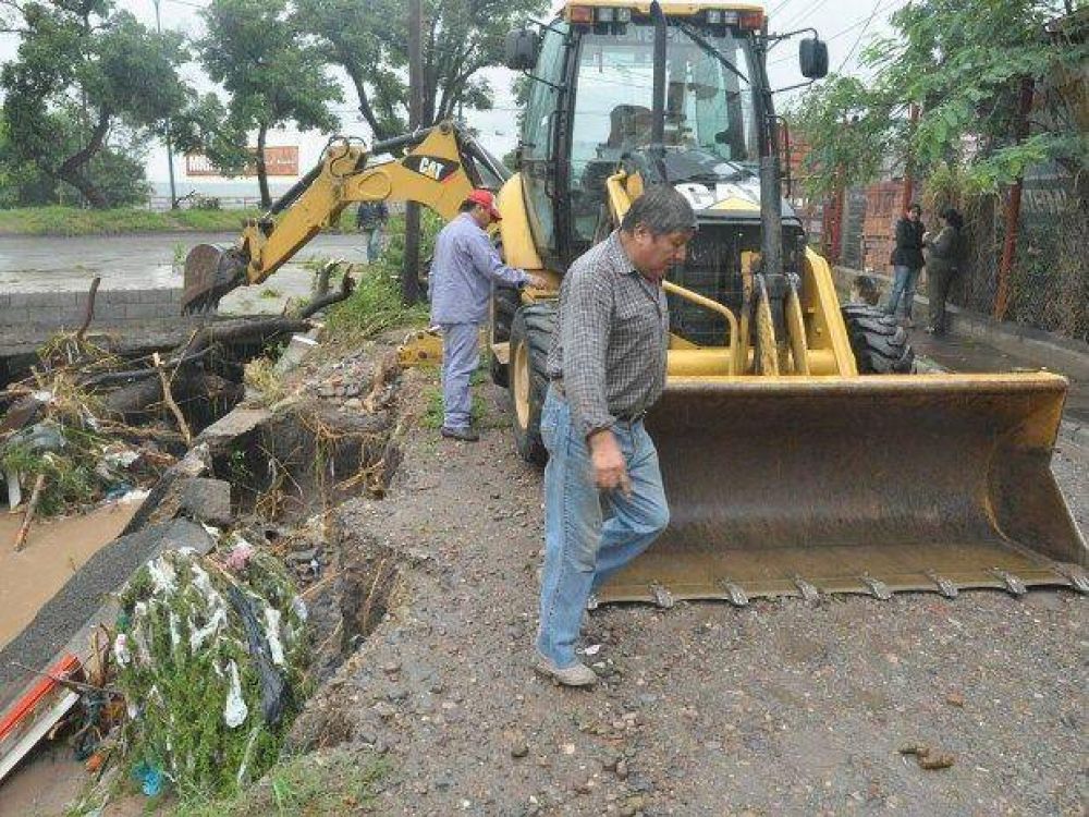 Vecinos piden construcci�n de desag�es y barreras