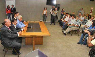 Antes de las paritarias, el gobierno pagar�a a estatales suma fija con salario de febrero