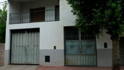Le peg� a su mujer, prendi� fuego la casa y luego choc�