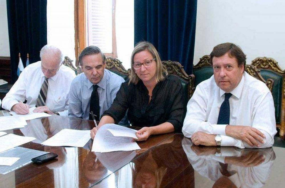 Anuncian construcci�n de 376 viviendas para Bariloche