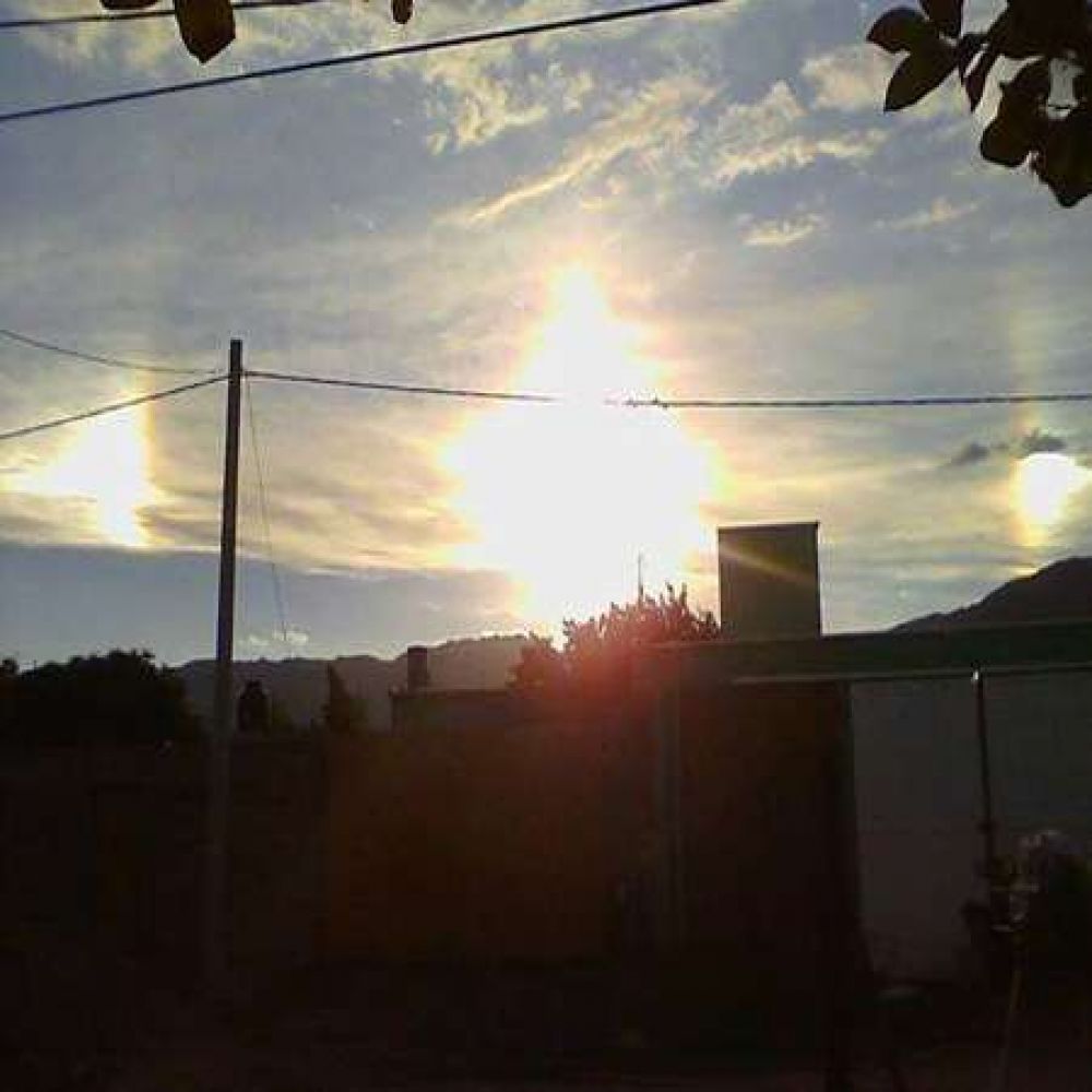 La aparici�n en el cielo se denomina �falsos soles� y es un fen�meno clim�tico