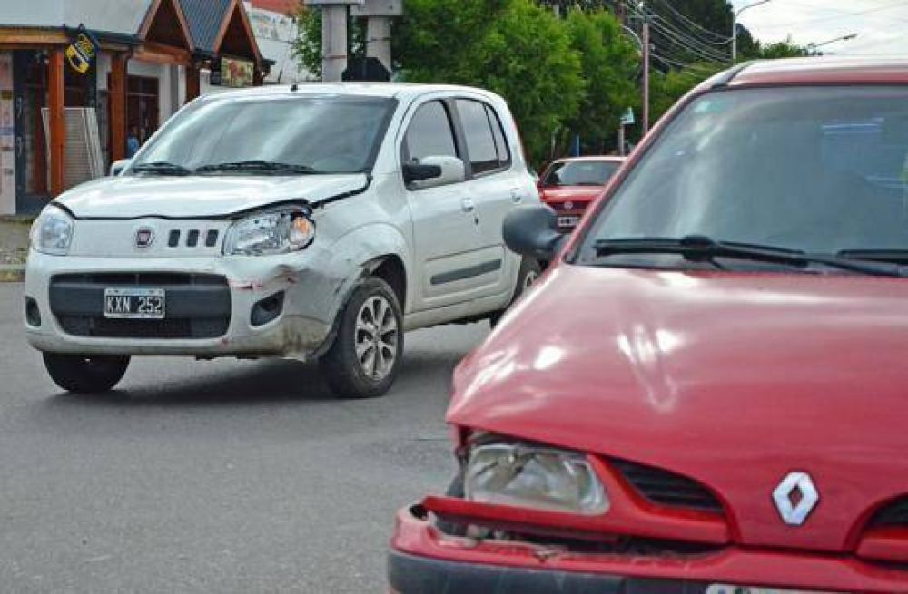 Dos conductoras colisionaron en Don Bosco y Salta