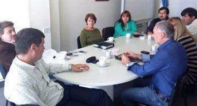 El ministro de Salud se reuni� con autoridades de Puerto Santa Cruz