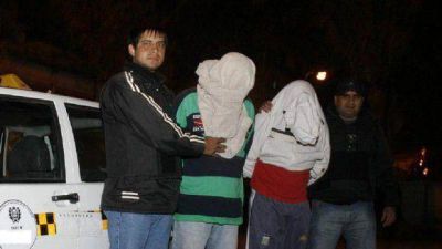 A tiros intentaron escapar de los polic�as que los persegu�an