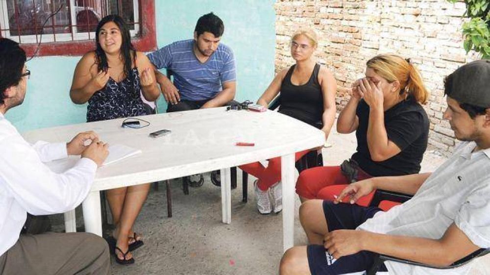 Catamarca: Tucumanos se subieron a un techo para escapar del alud y salvaron su vida