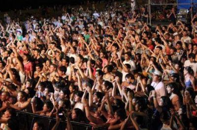 Con actividades y espect�culos, la playa Arazaty convoca a m�s de 20 mil ba�istas
