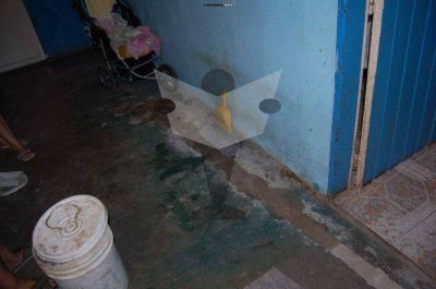 Cloacas desbordadas en el barrio Pirayu�