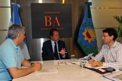 Scioli aceita su v�nculo con los intendentes con un plan de obras