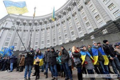 Europa y Rusia se disputan una Ucrania polarizada y en crisis
