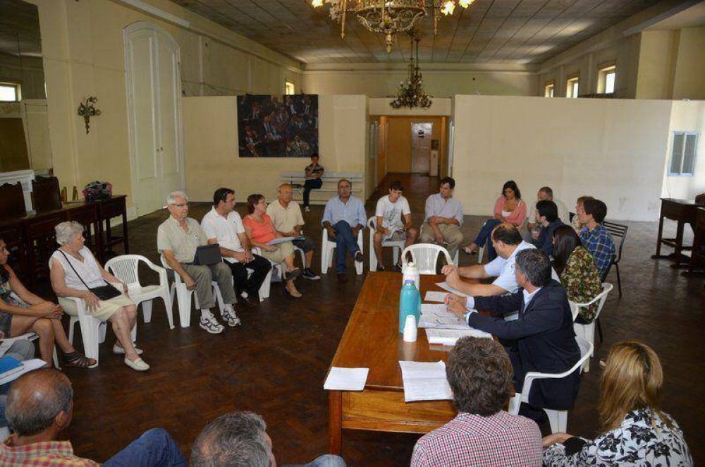 Un�mime decisi�n del Concejo en contra de la antena en la Hoster�a