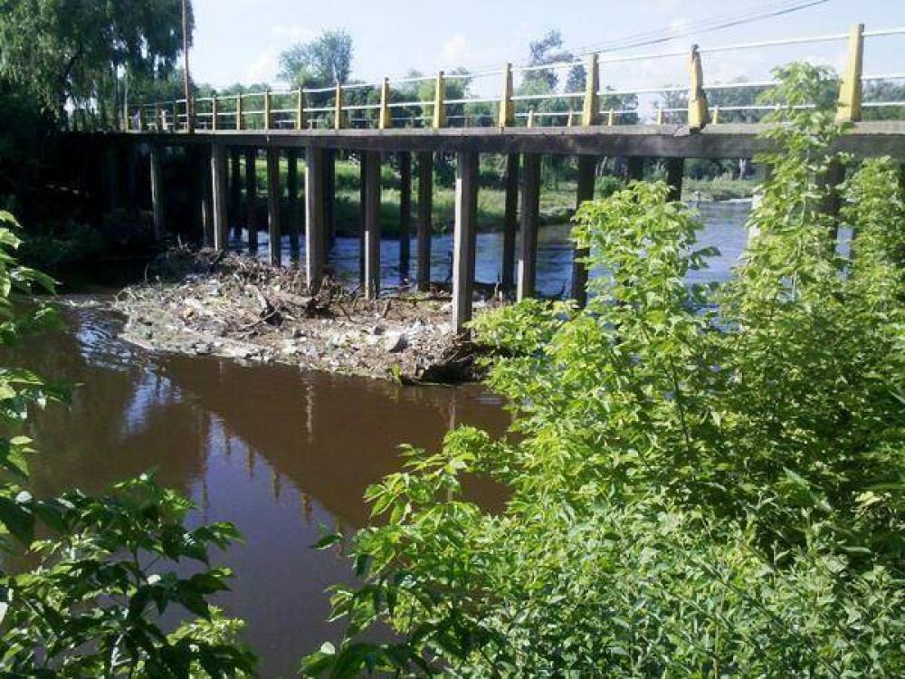 Piden limpieza urgente de lo que dej� la crecida del r�o Luj�n