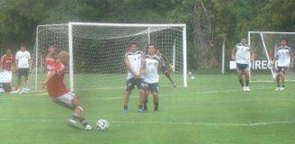Quilmes empat� ante Estudiantes en el pen�ltimo amistoso de la pretemporada
