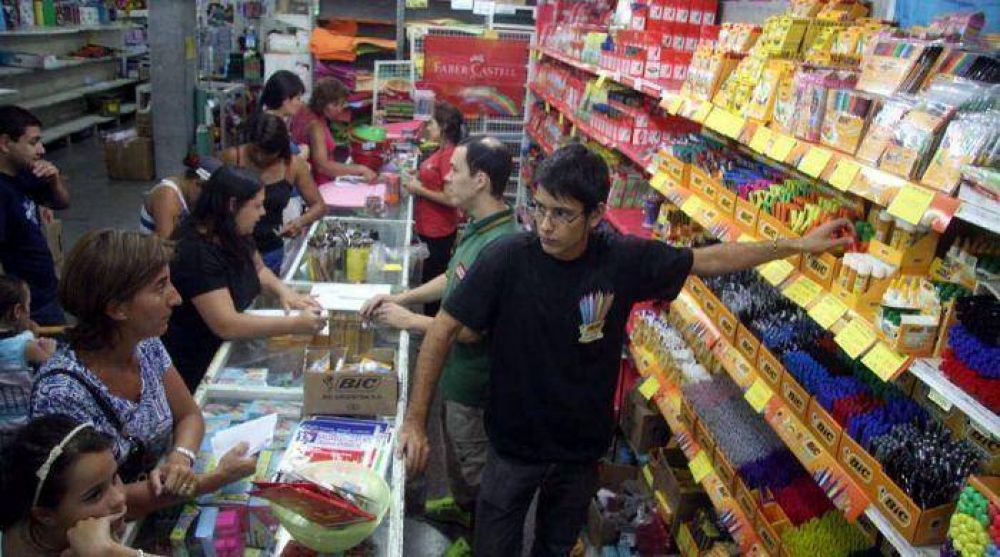 Mandar un ni�o a la escuela este a�o ya cuesta 30% m�s