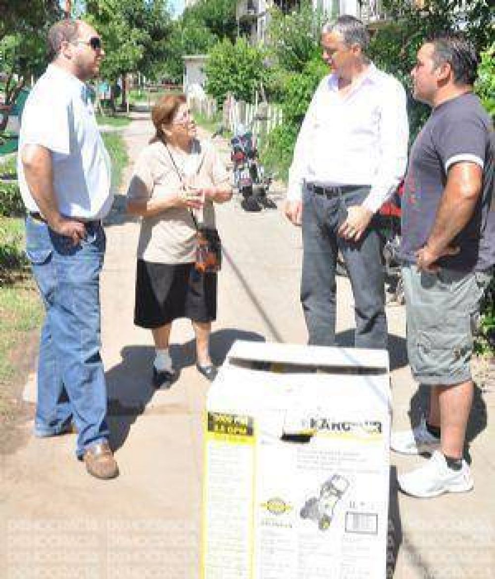 La Comuna entreg� una hidrolavadora a la Sociedad de Fomento del barrio FONAVI