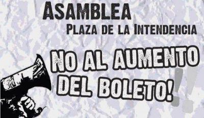 Usuarios del transporte urbano protestan contra suba del boleto