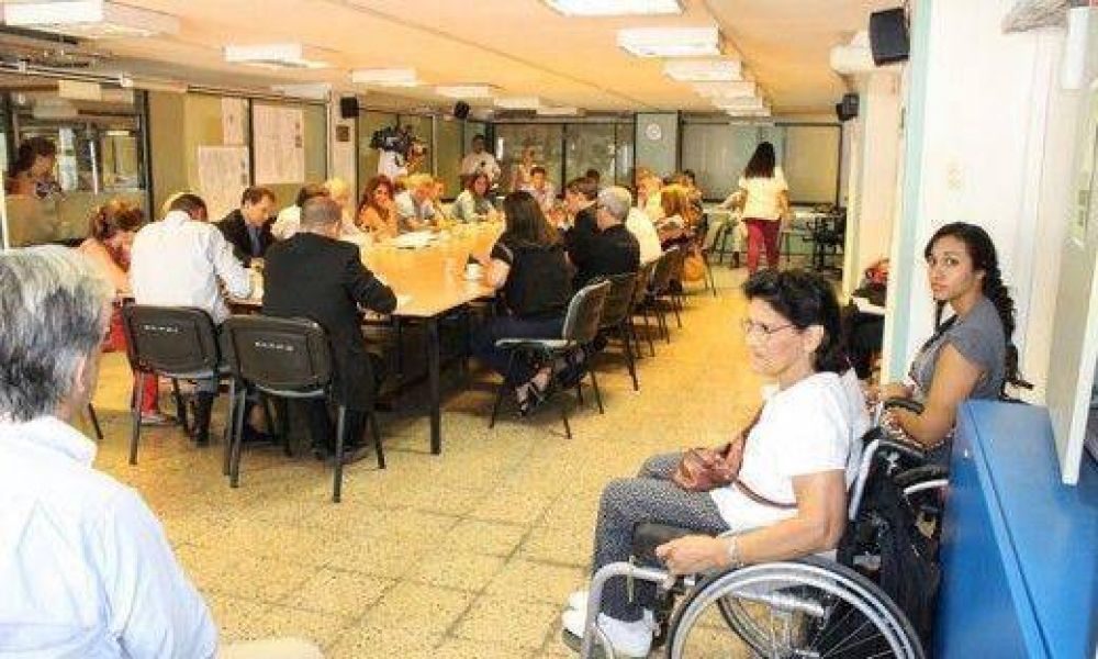 Oposici�n acusa suba total del 112% pero UCR habla de un 67%