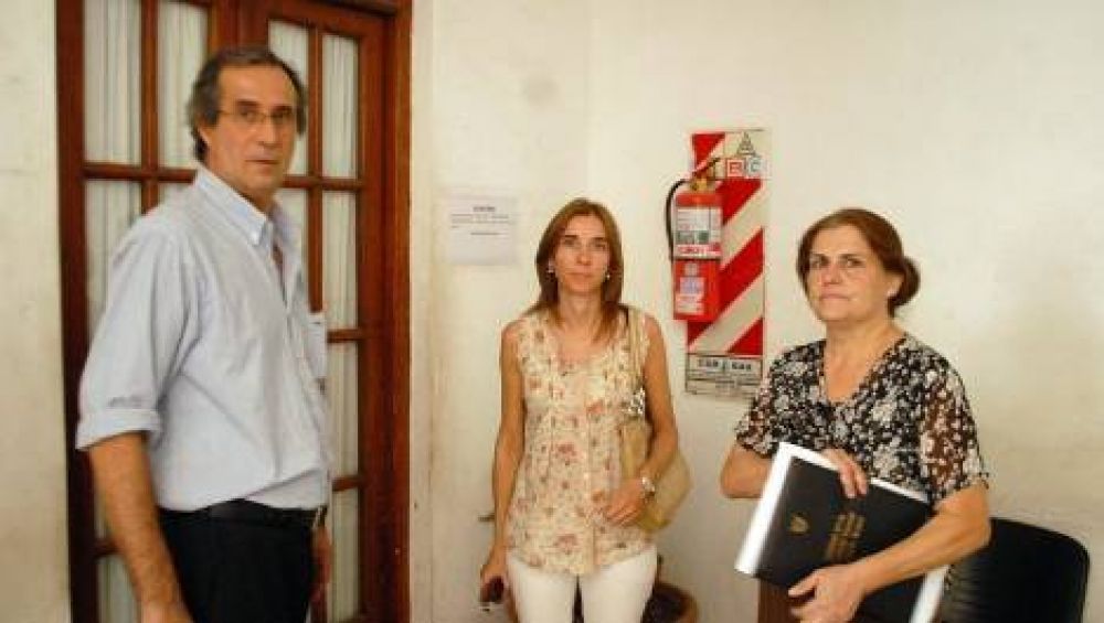 El ministro Gustavo Saadi recibi� a diputados de la oposici�n