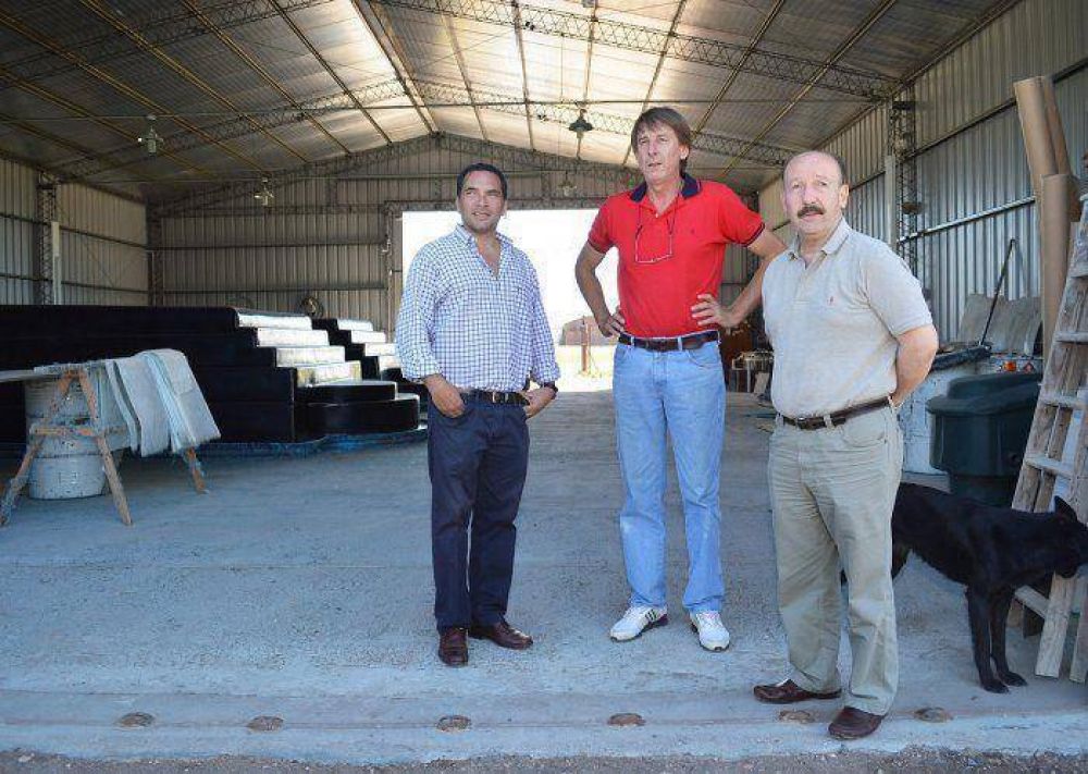 Inza recorri� un emprendimiento productivo instalado en el Parque Industrial