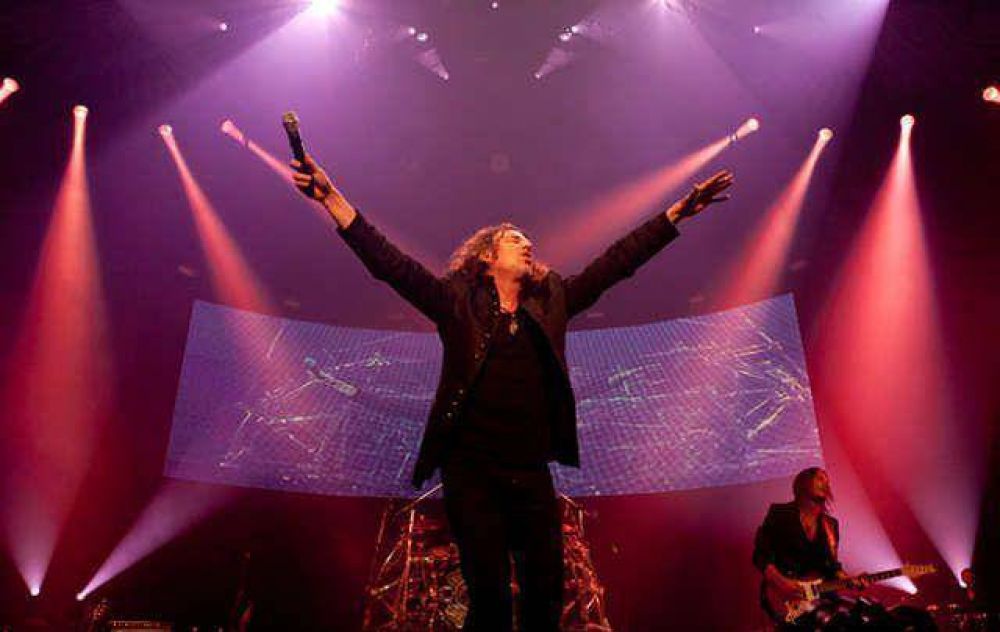 Man� hechiz� al pa�s con su show en el Festival de Pe�as
