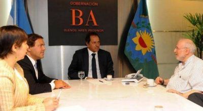 Scioli se reuni� con la CGT oficialista y con un economista cr�tico del Gobierno nacional