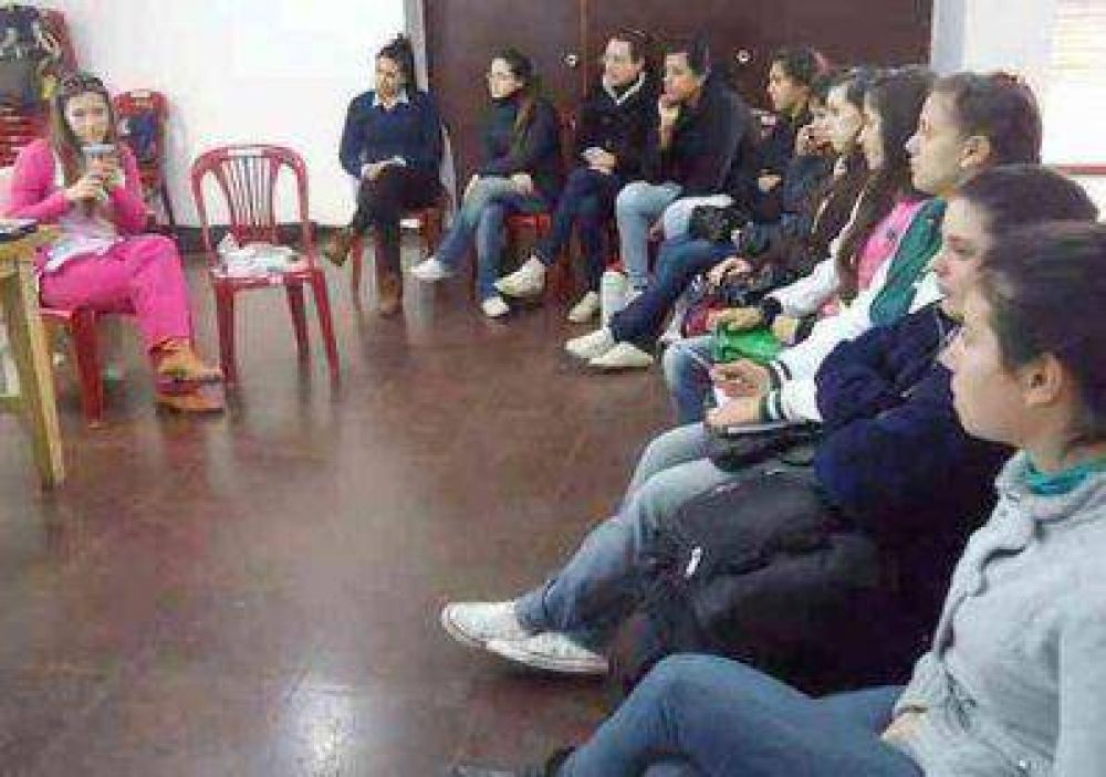 Unos 700 j�venes se capacitan para insertarse laboralmente
