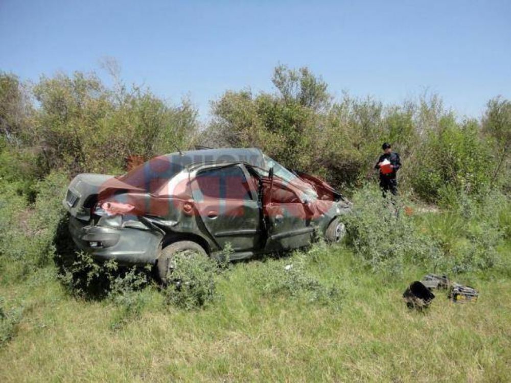 Una mujer muri� tras volcar el auto que era manejado por su hijo