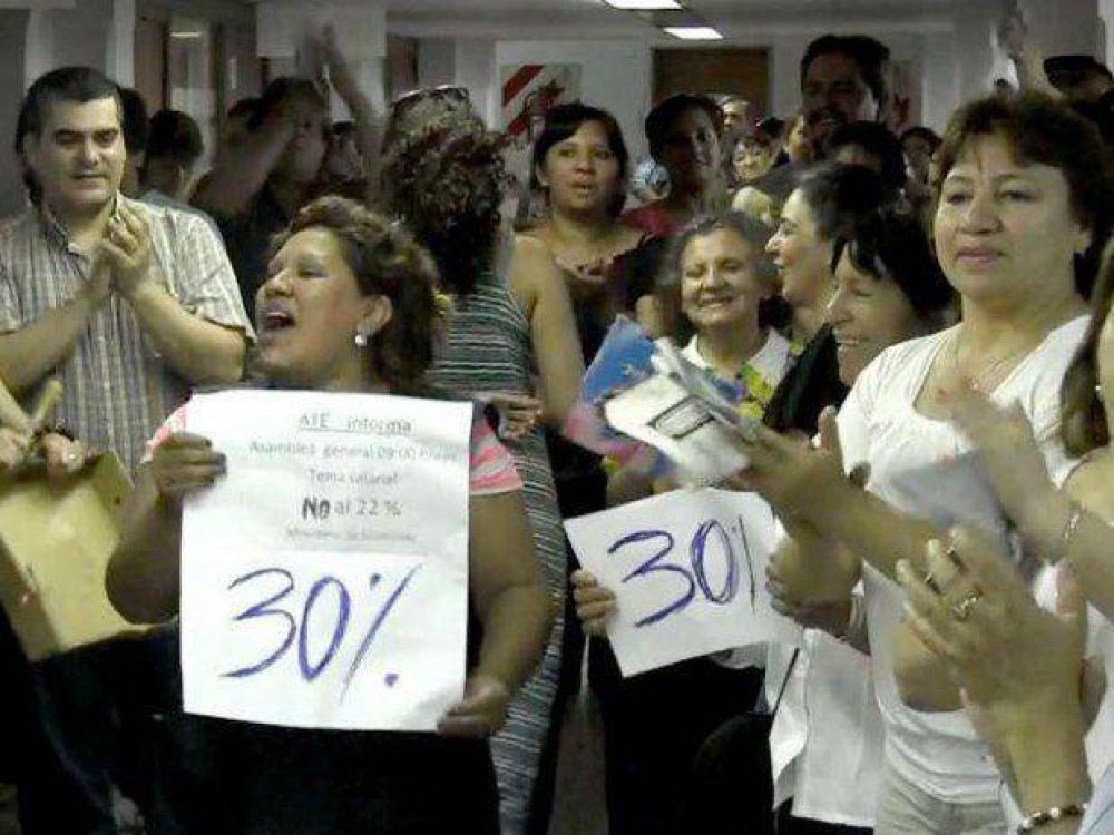 Gremios y sindicatos piden la reapertura de paritarias