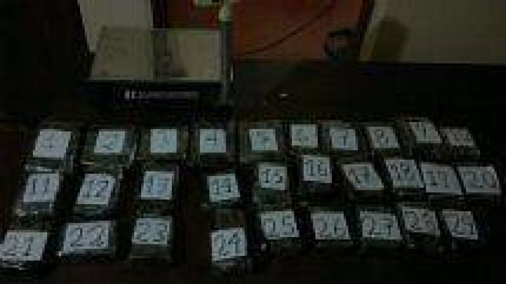 Gendarmer�a detuvo a tres personas e incaut� m�s de 9 kilos de coca�na en Salta