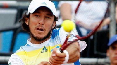 M�naco no pudo sostener la ventaja y perdi� el primer set ante Fognini