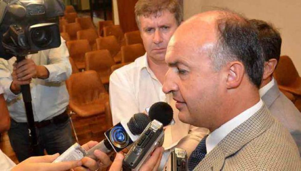 Boleto: hubo esc�ndalo pol�tico en comisi�n, pero el martes votan la suba