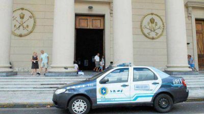 Entraron armados a la Catedral y robaron 100 mil pesos