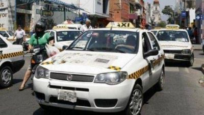Taxistas insisten con pedido de aumento en la tarifa