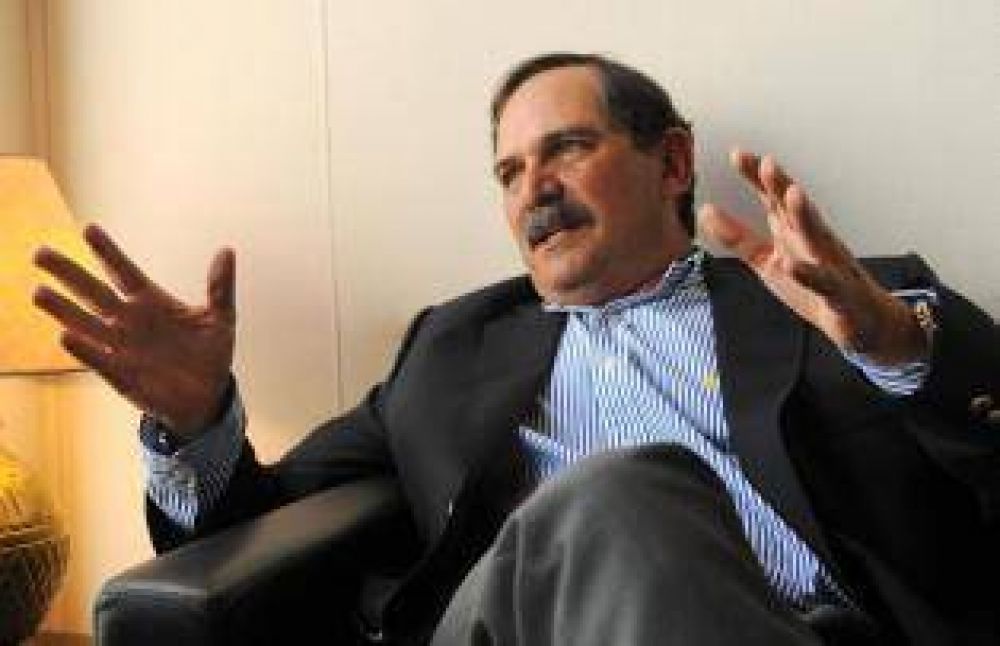 Alperovich alega que la nocturnidad cambi�