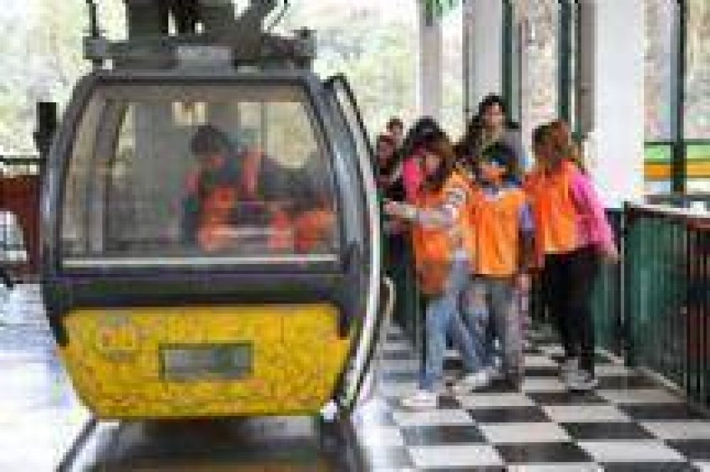 Chicos del barrio Progreso disfrutan de la Ciudad de Salta a trav�s del programa "Turistas por un D�a"