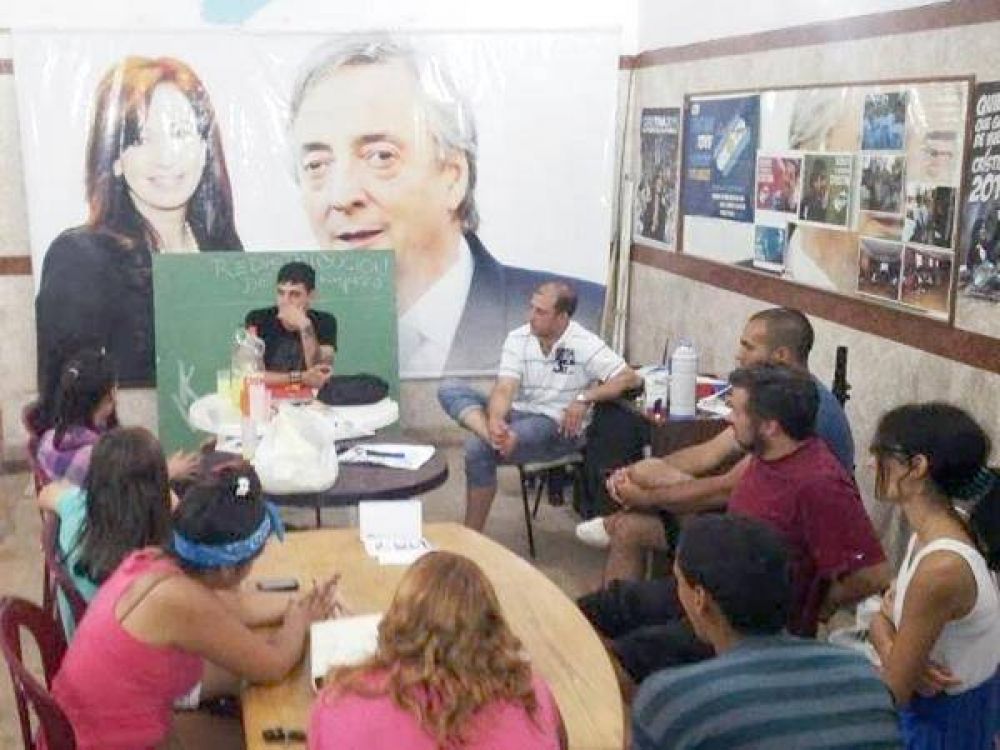 Jornada de �Formaci�n pol�tica� en �La Campora� de Z�rate