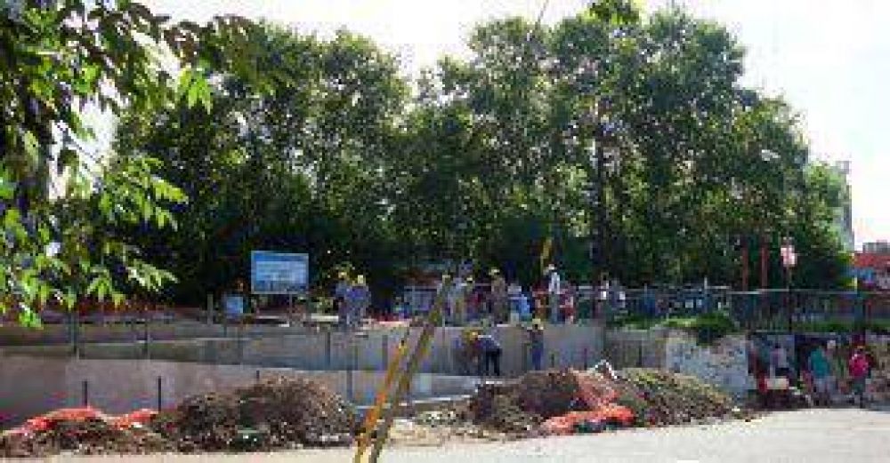 Construyen una rampa junto a la famosa "escalerita" de la estaci�n de Quilmes