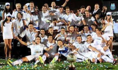 Un nueva estrella para V�lez: la Supercopa Argentina
